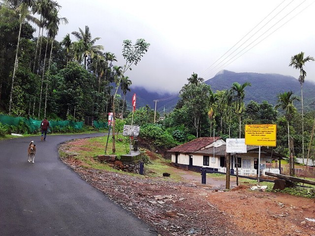 800px-Mundakkai_School,_Meppady,_Wayanad-5xad6gytw0.jpg