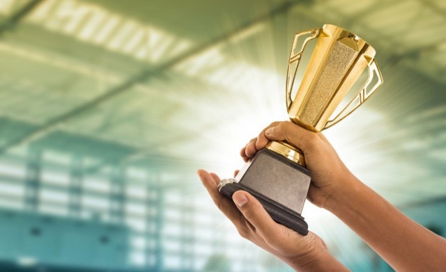 award-O2FbIIsJUQ.jpg