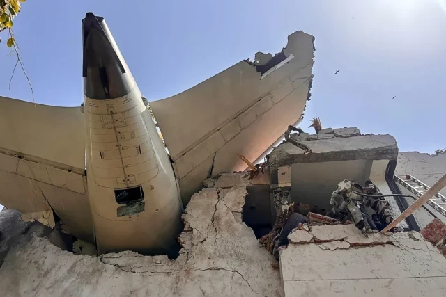 flight crash-PP5eupJg7e.webp