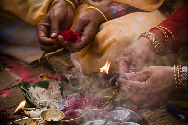 hindu ritual-b66Xbb8h4n.jpg