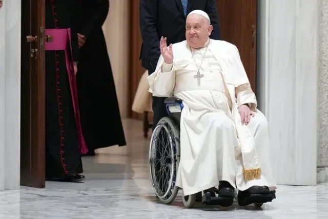 pope-KfOmGJ3huR.webp