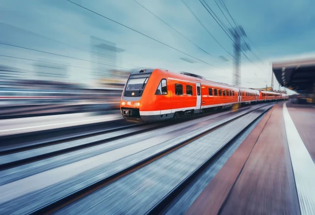 train-Wsmndmua6P.webp