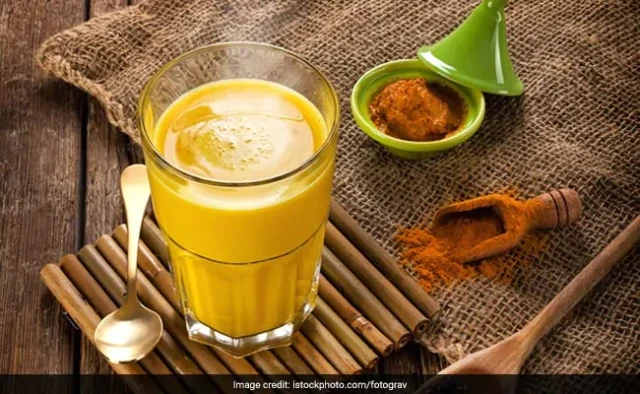 turmeric-milk_650x400_61497594278-TpBbvBPFRD.webp